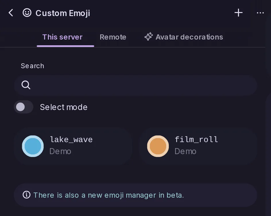 El gestor de emojis personalizados del Control Panel, con los emojis del servidor y los botones para añadirlos o importar un paquete ZIP.
