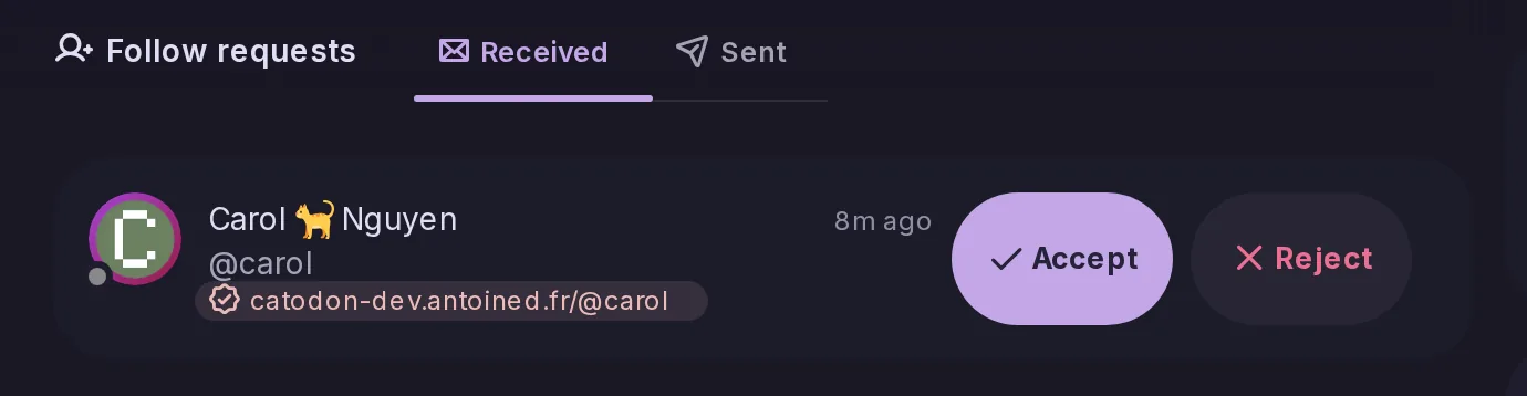 Las solicitudes de seguimiento de Dave: Carol pide seguir su cuenta privada, con los botones Accept y Reject.
