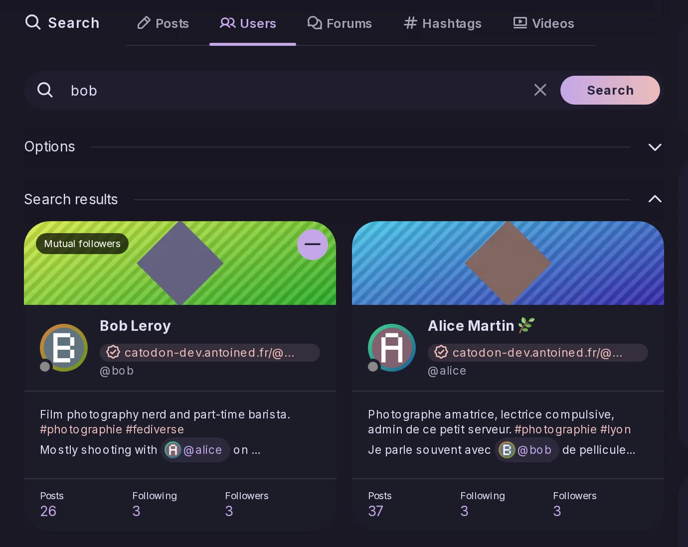 La pestaña Users de la página de búsqueda con bob escrito, que enumera las cuentas coincidentes, junto a las pestañas Posts, Hashtags y Forums.